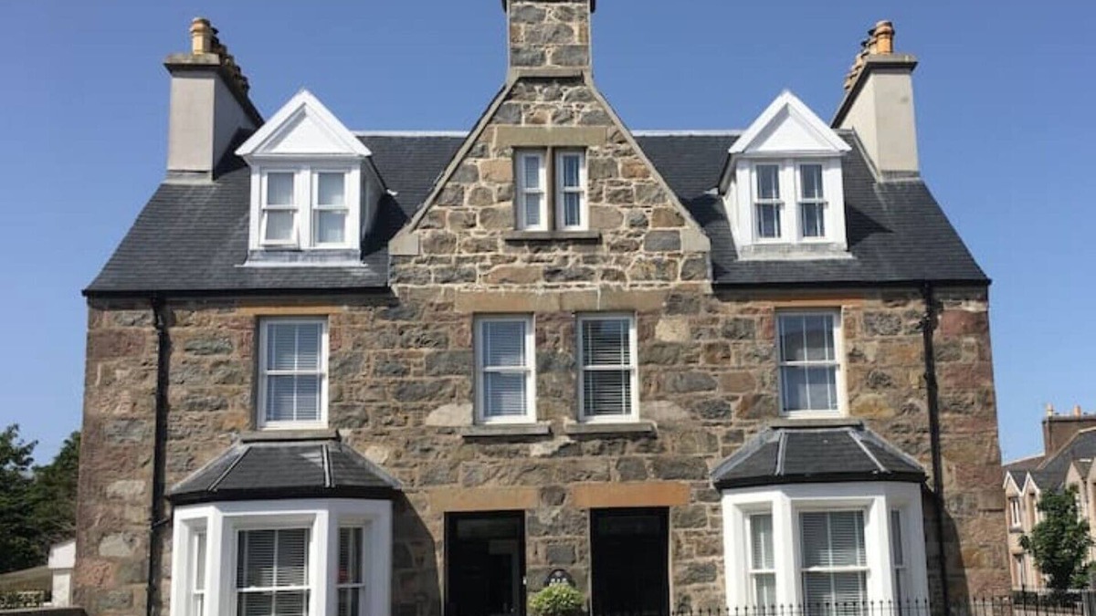 Stornoway House | 'Mo Eilean' - Your island home