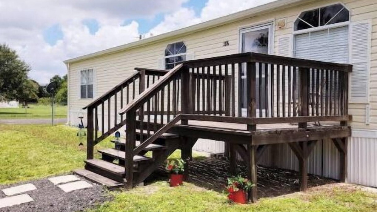 Clewiston House | Mo's Lake "O" Retreat