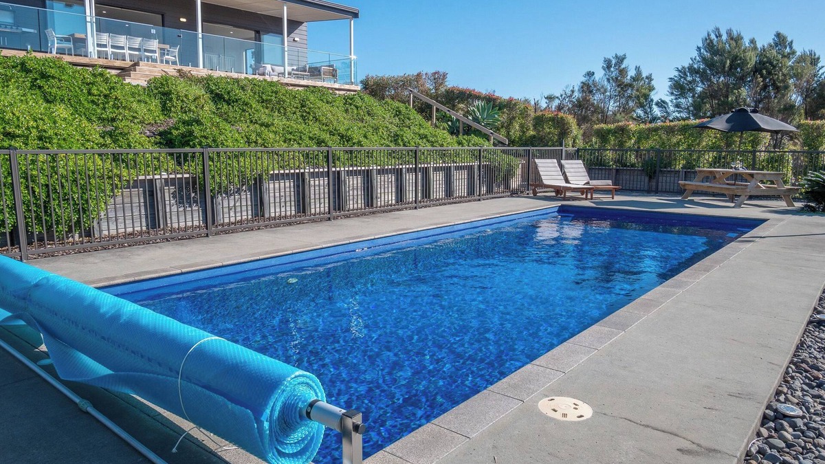 Cable Bay House | Moanavista - Large Pool and Sea Views