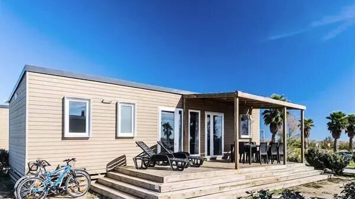 Torreilles-Plage House | Mobil-home | Premium Exclusive | 3 Bedrooms | 6 sleeps | Raised terrace | A/C | TV