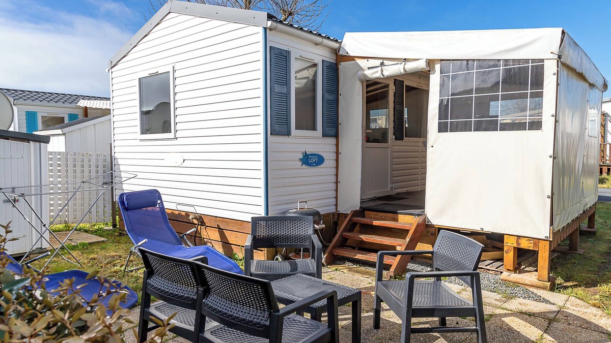 Bretignolles-sur-Mer RV Rental | Mobile Home 'Mobil Home Bretignolles' with Shared Pool, Private Terrace and Air Conditioning