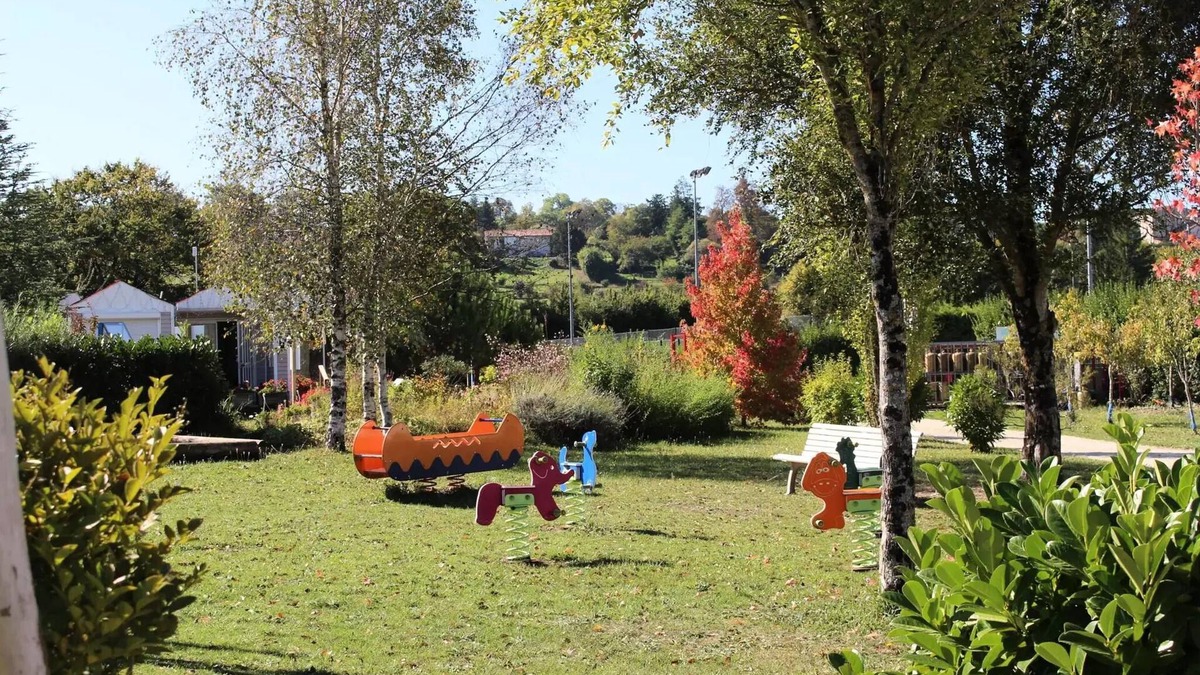 Verteillac House | Mobile home 2 bedrooms 6 persons with air conditioning 6 persons