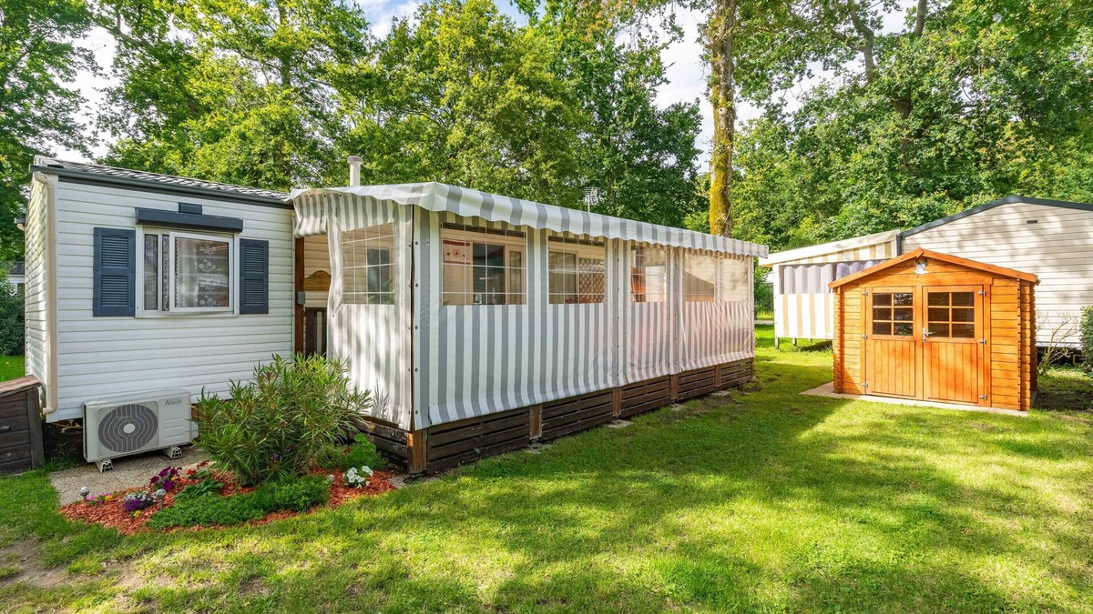 Semussac RV Rental | Mobile Home '6p Proche De La Mer' with Private Terrace and Air Conditioning