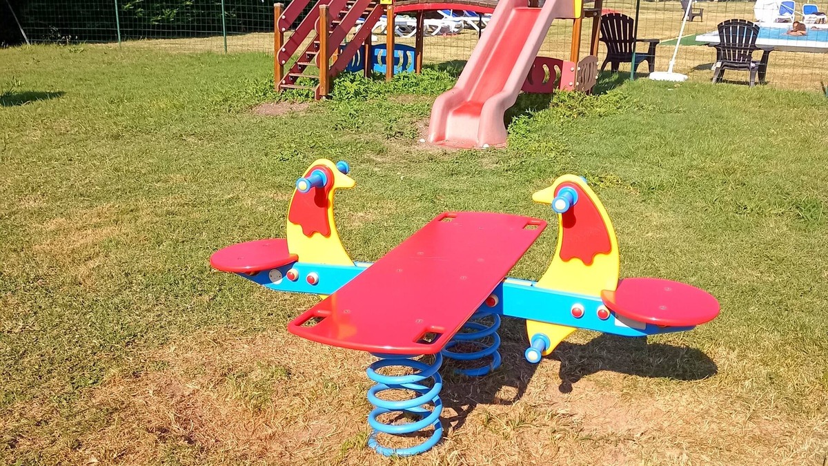 Barzan House | Mobile home 7/pers, in campsite located in barzan 17kms from Royan with swimming pool.