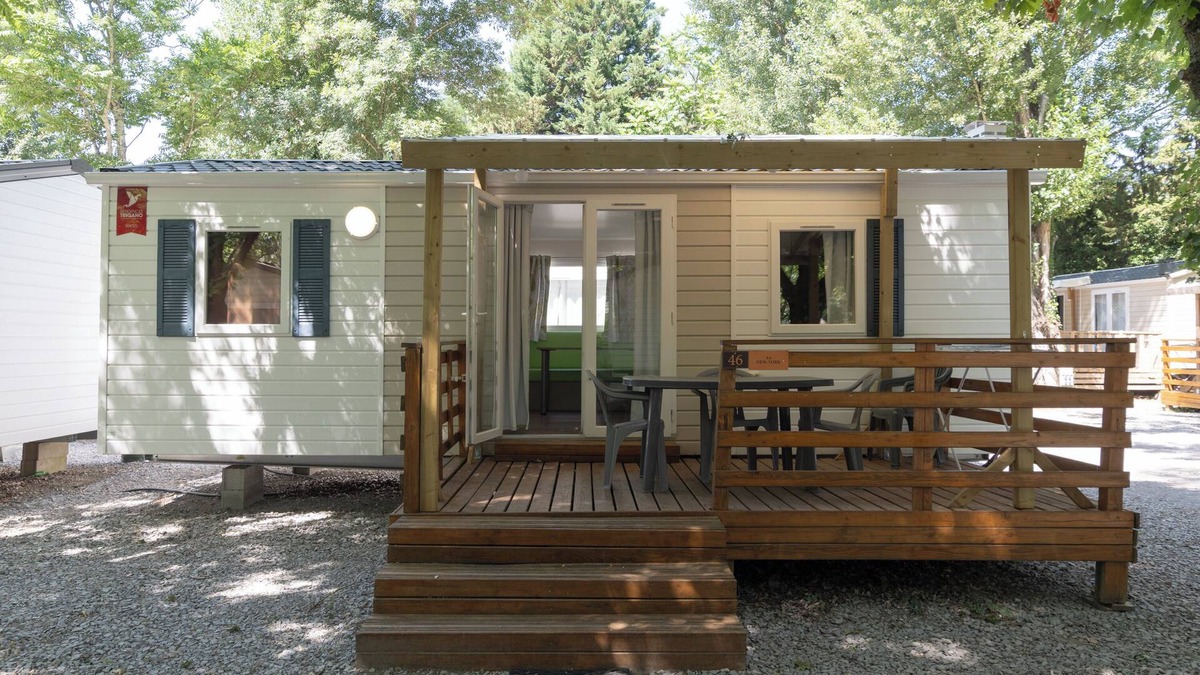 Lavilledieu House | Mobile Home 'Confort C - 1-5 People' with Shared Pool, Private Terrace and Shared Garden