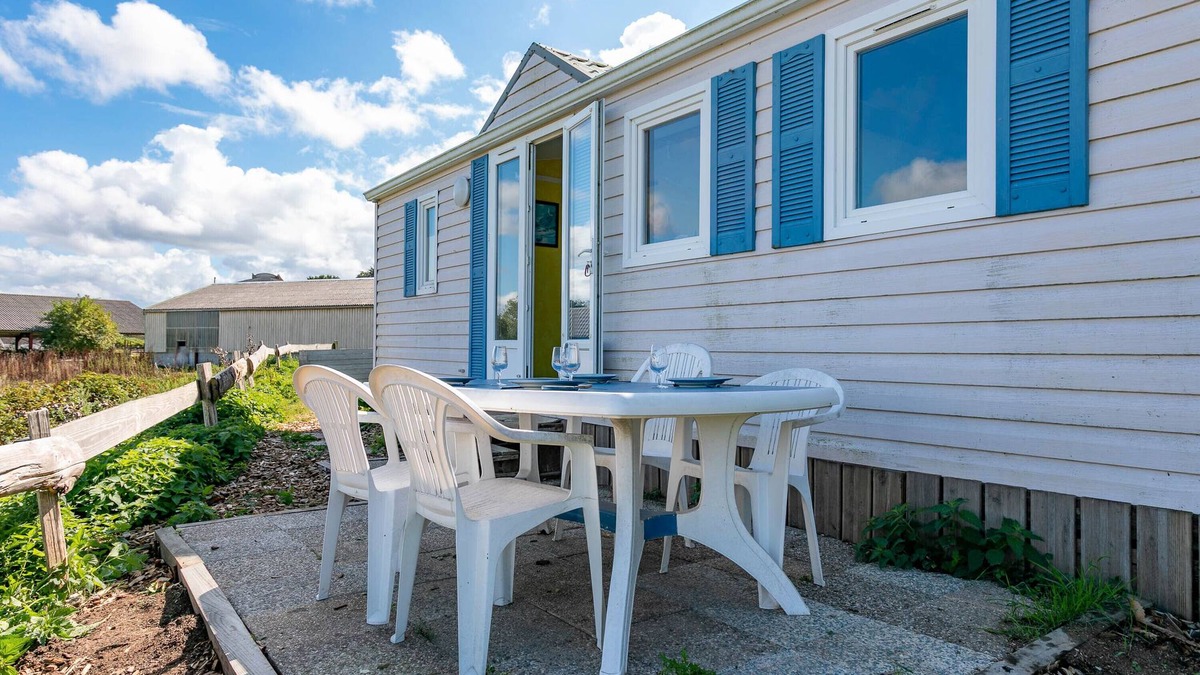 Coatascorn House | Mobile Home 'Entre Terre Et Mer' with Private Terrace and Private Garden