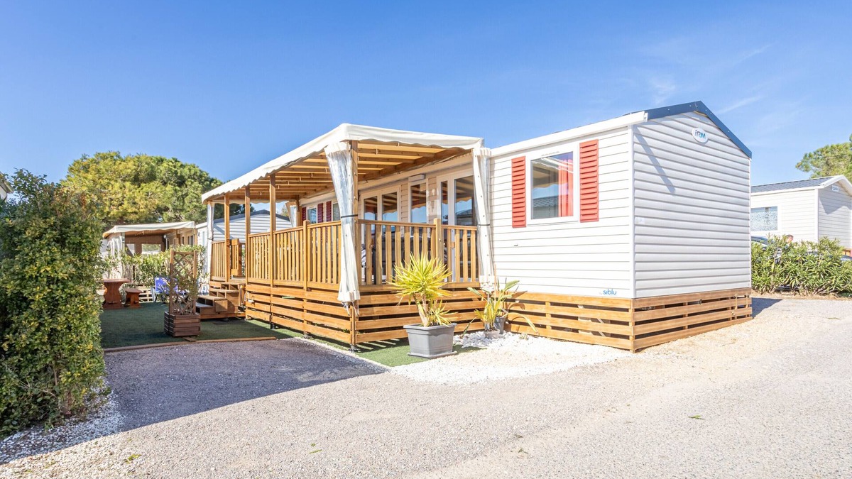 Canet-Plage House | Mobile Home 'Camping Mar Estang' with Lake View, Shared Pool and Air Conditioning