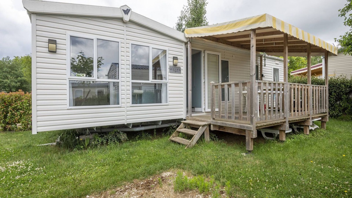 Veuzain-sur-Loire House | Mobile Home in Veuzain-sur-Loire with Garden
