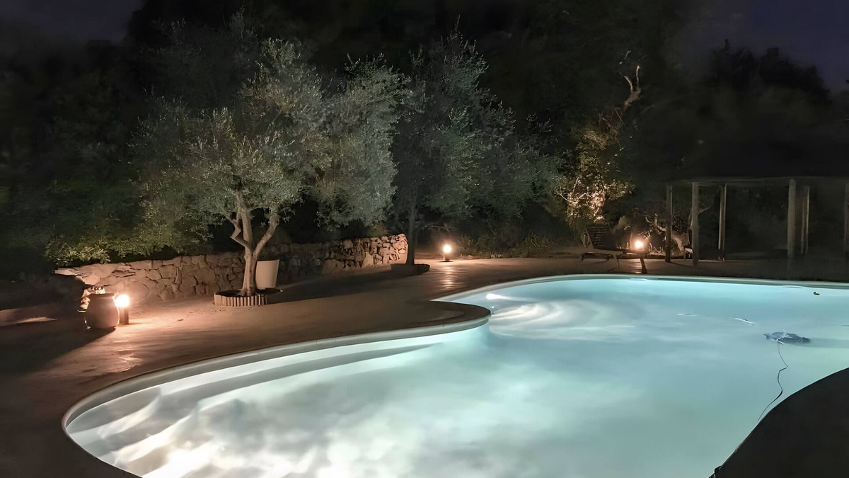 Le Val House | Mobile Home 'Kenya' with Shared Pool, Wi-Fi and Air Conditioning