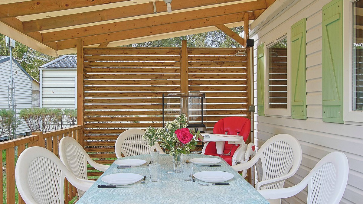 Angles RV Rental | Mobile Home "Le Marie Elodie 85" with 2 Shared Pools, Private Terrace & Wi-Fi