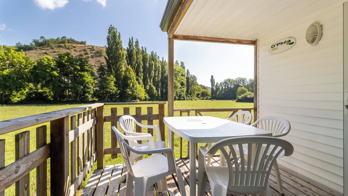 Saint-Pompont House | Mobile Home 'Le Panoramique' with Shared Pool, Private Terrace and Wi-Fi