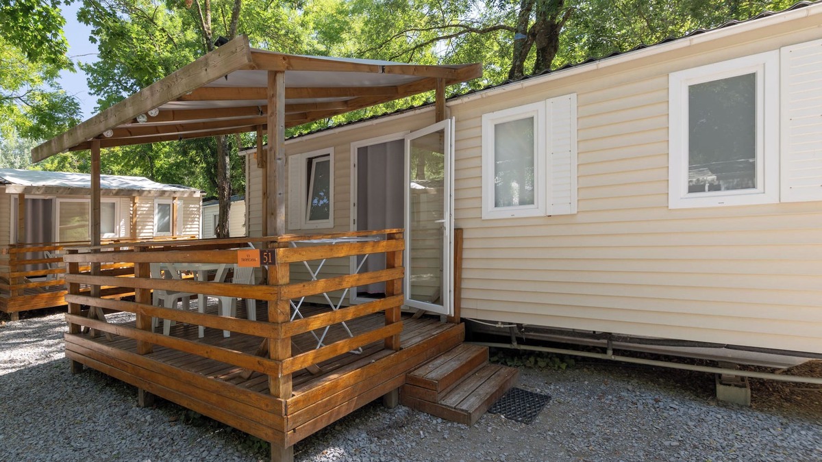 Lavilledieu House | Mobile Home 'Mobil-home D - 1-4 Pers' with Shared Pool and Shared Garden