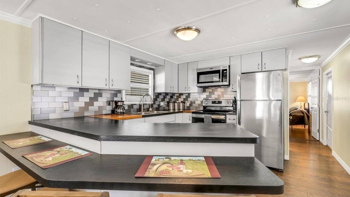 South Bradenton House | Mobile home rental 3 month minimum,
