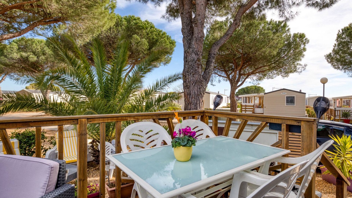 Perols House | Mobile Home "Tout Confort" with Shared Pool & Private Terrace