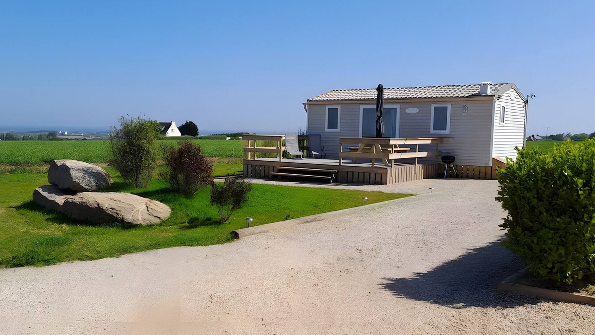 Cleder House | Mobile Home 'Ty Reuniou' with Sea View, Private Terrace and Private Garden