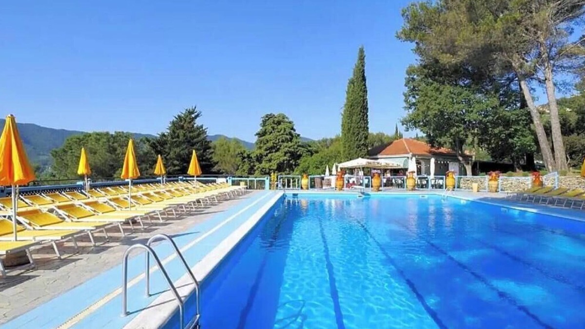 Villanova d'Albenga RV Rental | Mobilhome C'era Una Volta C 2 Pax