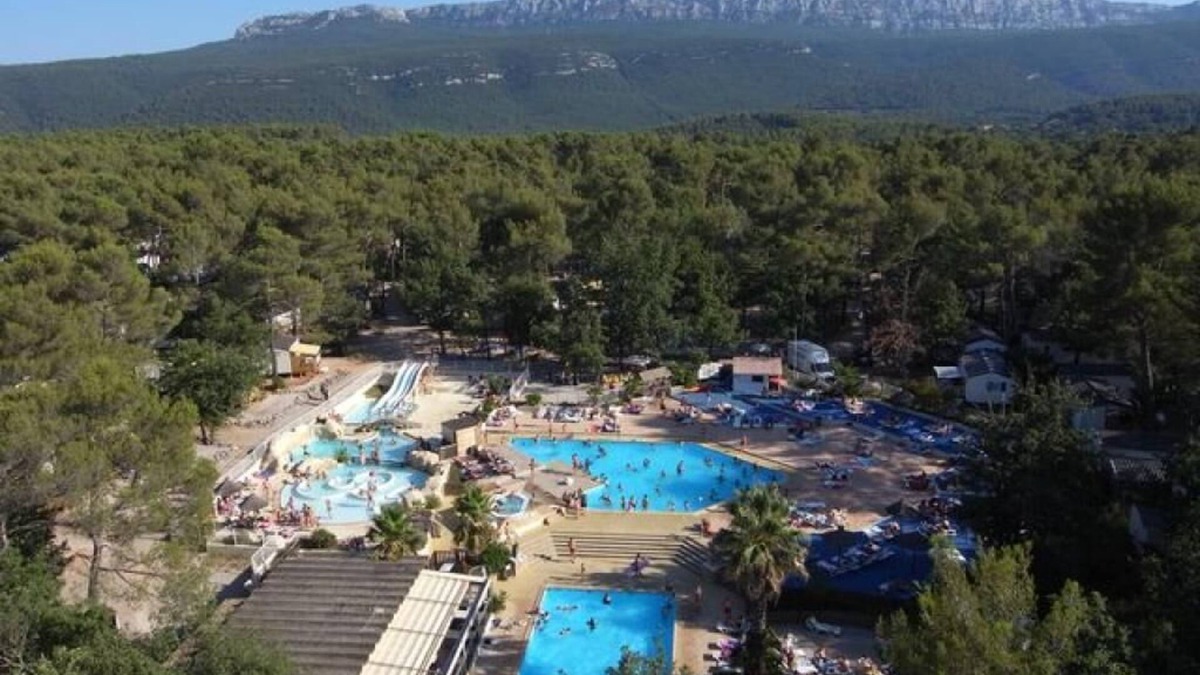 Nans-les-Pins House | Mobilhome Premium 3 Chambres 6p Camping Domaine Ste Baume Face à la Piscine