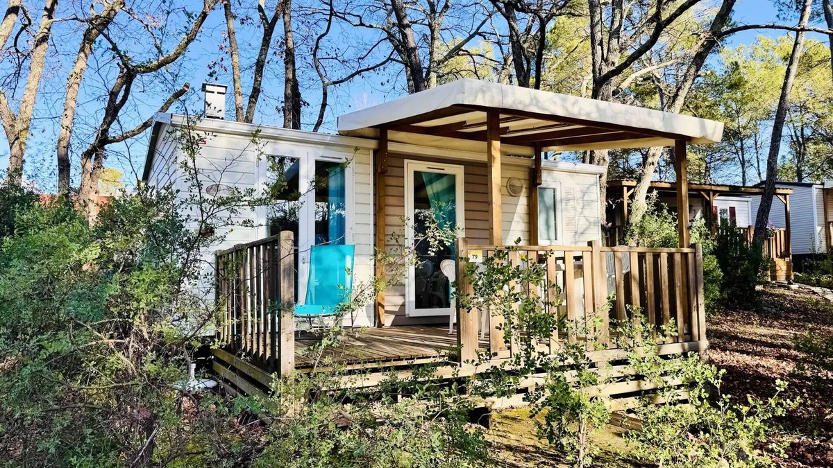 Saint-Paul-en-Foret House | Mobilhome Standard with TV and air-conditioning sleeps 4