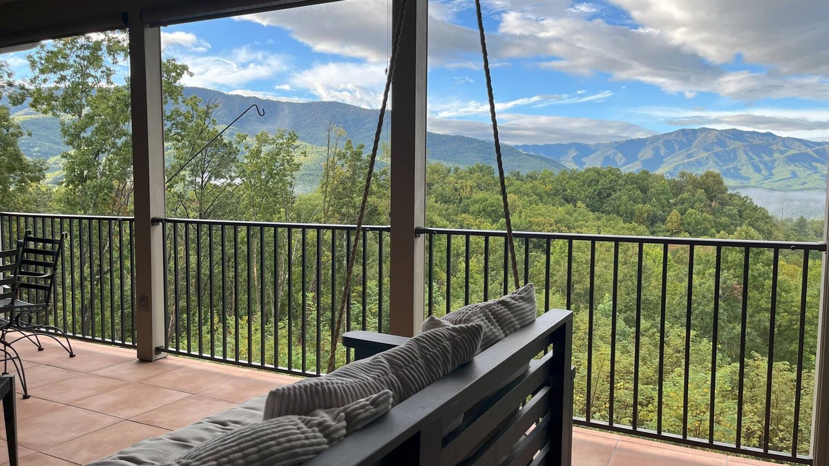 Gatlinburg - Pigeon Forge House | Mobility friendly smoky mountain vacation rental! 180° views, 3 covered porches