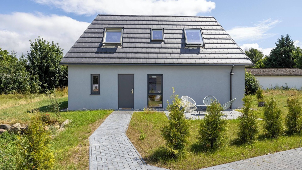 Beckerwitz House | Modern holiday home with a terrace and a garden