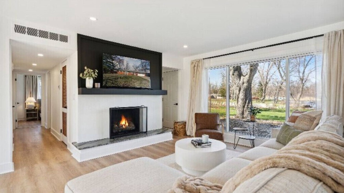 Commerce Township House | Modern Lakefront Luxury - Entire 3 bed, 1.5 bath ranch near hospitals