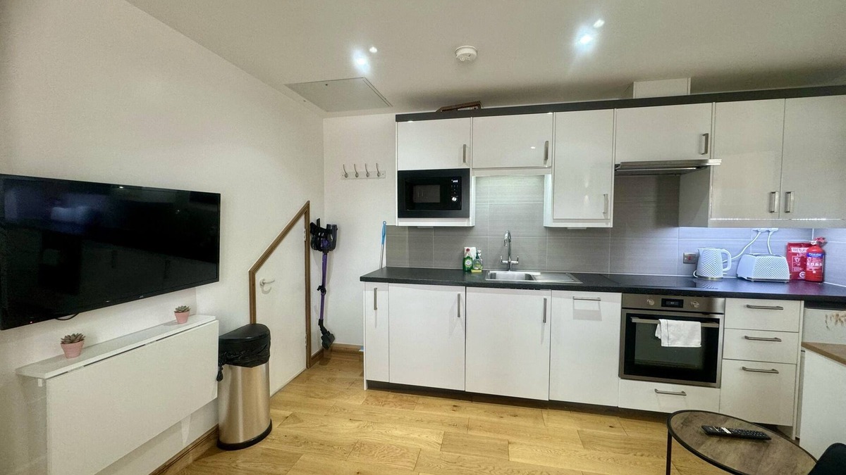 Welwyn Garden City Apartment | Modern 1 Bedroom Self Contained Apartment