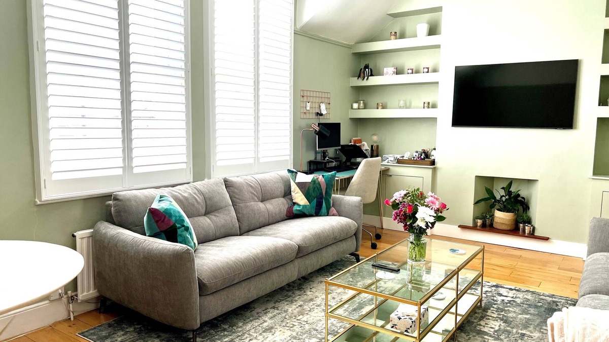 Wimbledon Apartment | Modern 1 bed Raynes Park - 20 mins to Waterloo