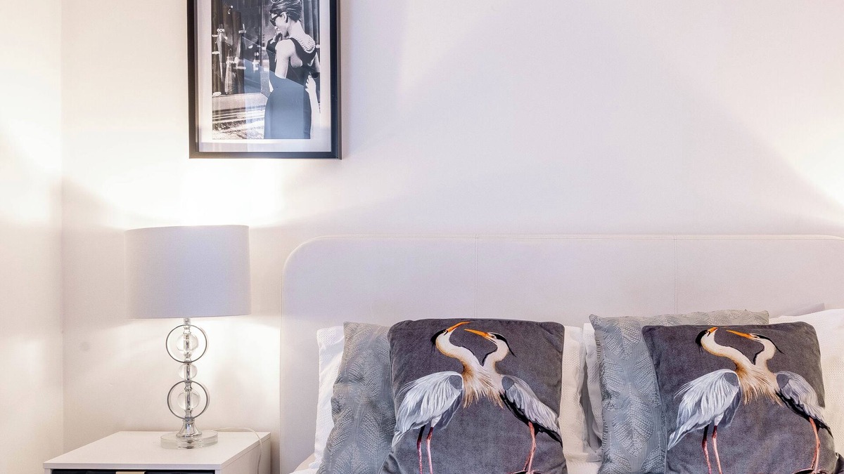 Chadwell Apartment | Modern 1-Bedroom Apartment in Chadwell Heath