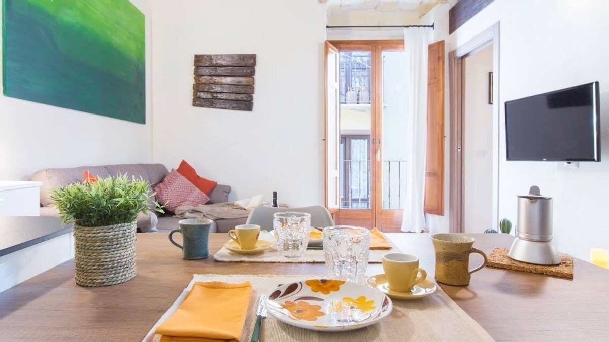 Historic Castle District Apartment | Modern 1-bedroom flat for max. 3 persons, central position and WiFi