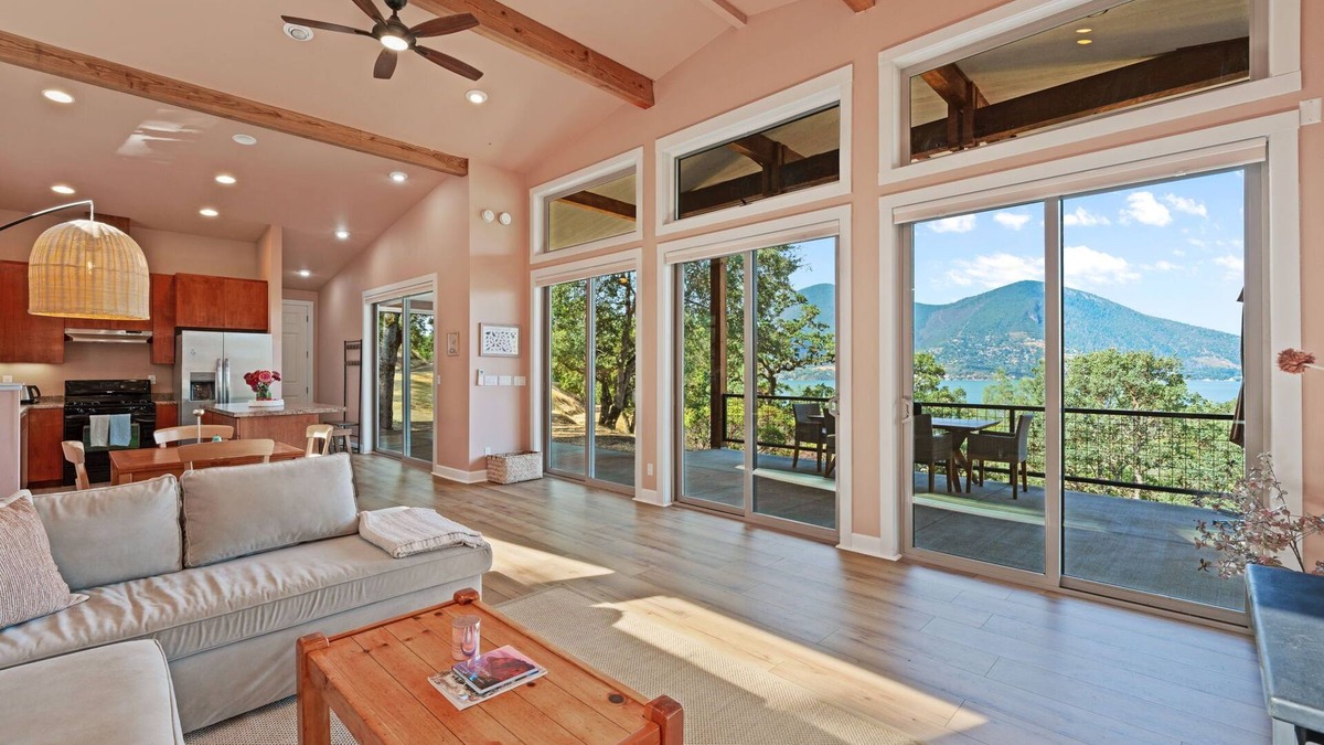 Clearlake House | Modern 1-bedroom house with amazing views of the lake