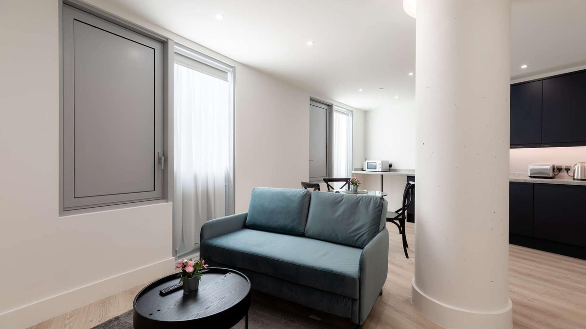 Stratford and New Town Apartment | Modern 1-Bedroom Stay in Stratford near to Canary Wharf | Ideal for Business or Leisure