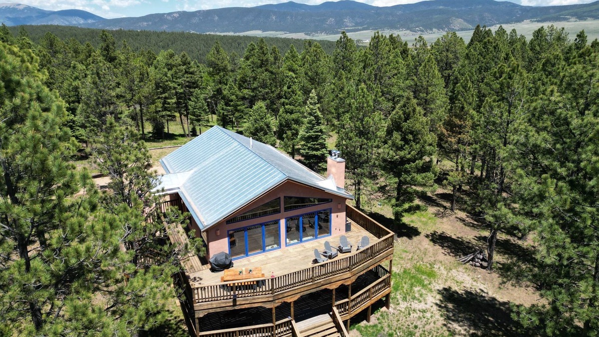 Angel Fire House | Modern,15 Private Acres, 2 Fireplaces w/Wood Incl, EV & RV Hookups, Bunk Room