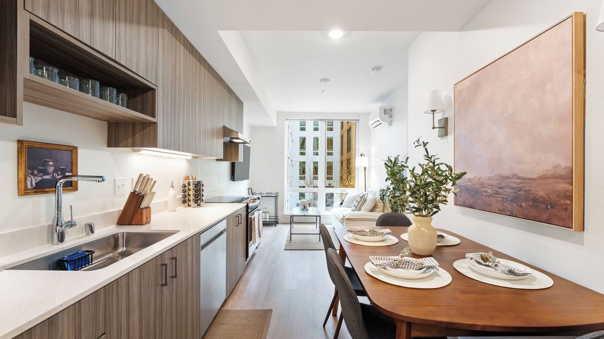 Riverside Apartment | Modern 1BD Riverfront - Near Downtown & Attractions!