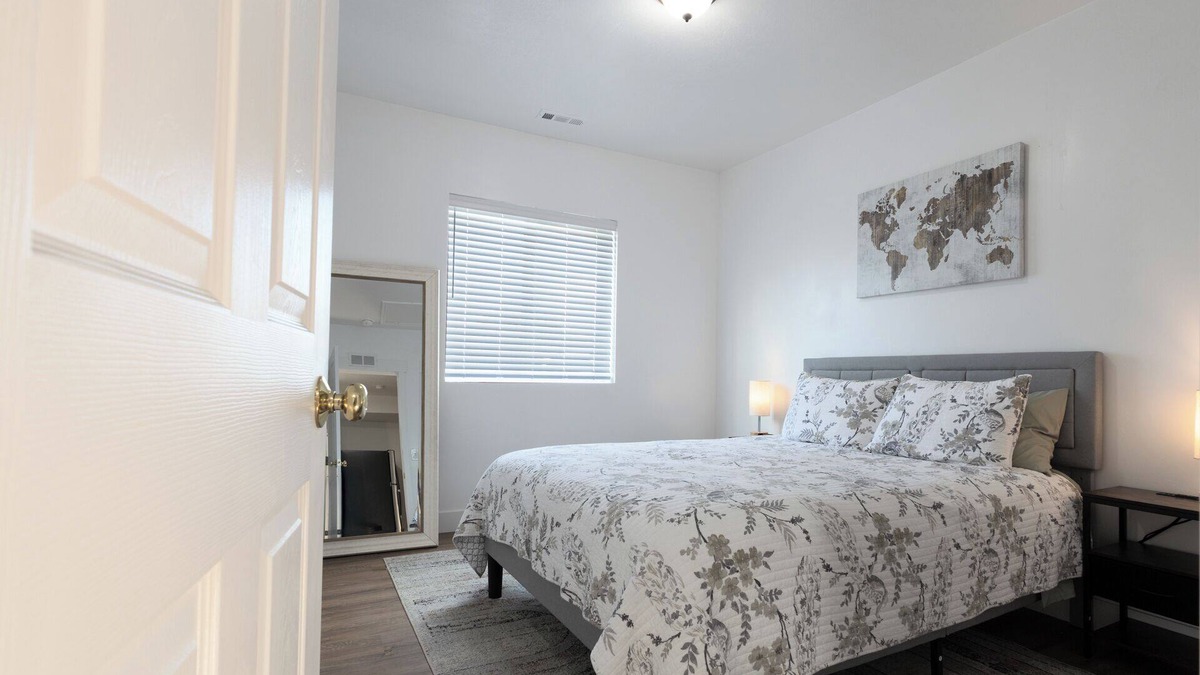 Murray Apartment | Modern 1BR Apartment Across from Trax – Easy Access to Downtown & Mall