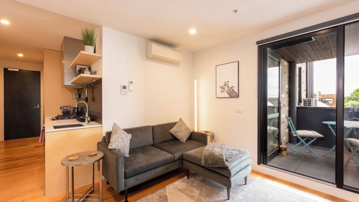 Brunswick East Apartment | Modern 1BR Apt in Brunswick East, 15 mins from CBD