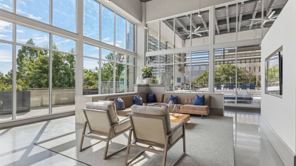 Peachtree Center Apartment | Modern 1BR High-Rise on 10th flr | DT Atlanta view