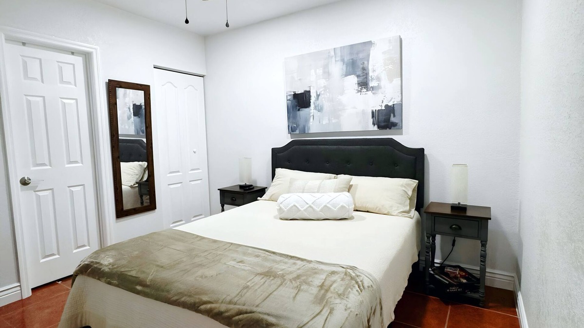 Lakeland Apartment | Modern 1BR in Heart of Lakeland!