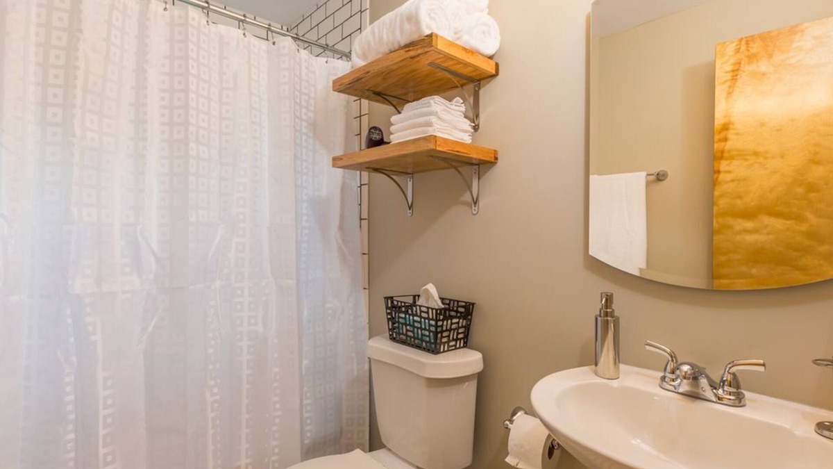 Winston - Salem Apartment | Modern 1BR Near WFU Hospital