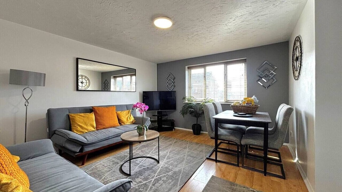 Cricklewood Apartment | Modern 2 Bed Apartment with free private parking