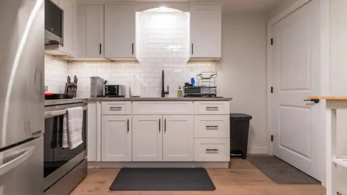 Shelburne Apartment | Modern 2-Bed Apartment-Shelburne