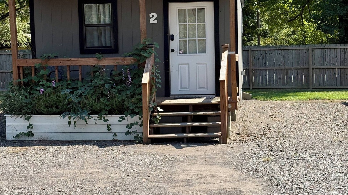 Plainview Cabin | Modern 2 bed cabin 2 miles from Lake Nimrod and within 30 mins of 4 state parks