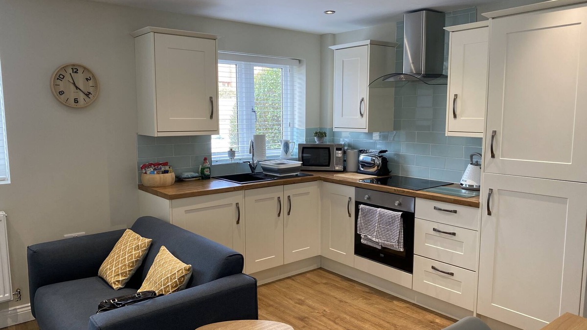 Tibshelf House | Modern 2-Bed House and Parking Tibshelf Derbyshire
