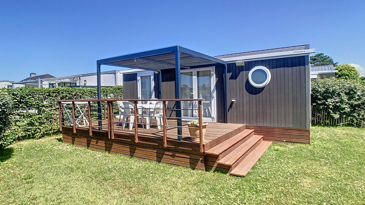 Jullouville-les-Pins House | Modern 2-Bed Mobile Home, 200m from Beach, Pool, WiFi, Parking, Near Mont Saint-Michel