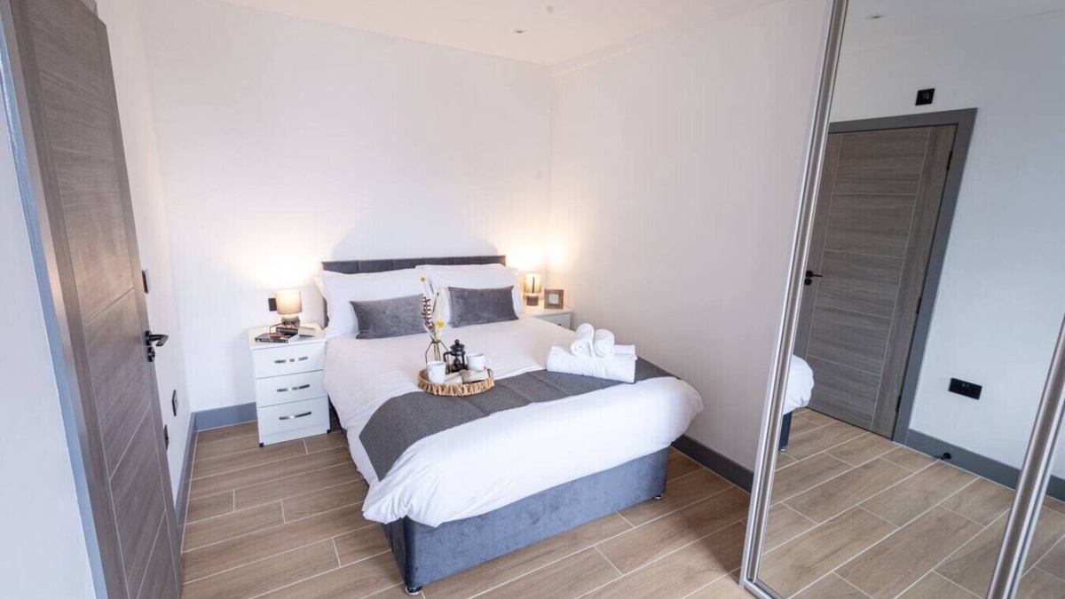 West Finchley Apartment | Modern 2-Bedrooms/2-Bathrooms Flat in Finchley