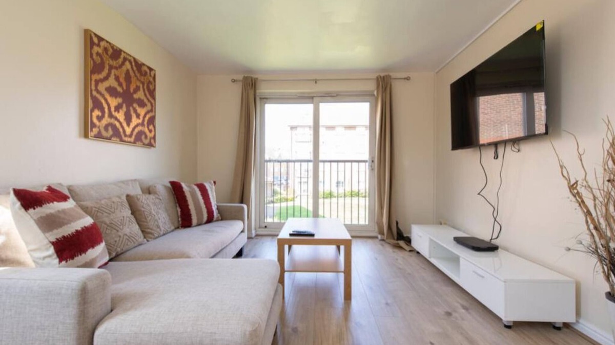 Thamesmead East Apartment | Modern 2 Bedroom Apartment in Thamesmead