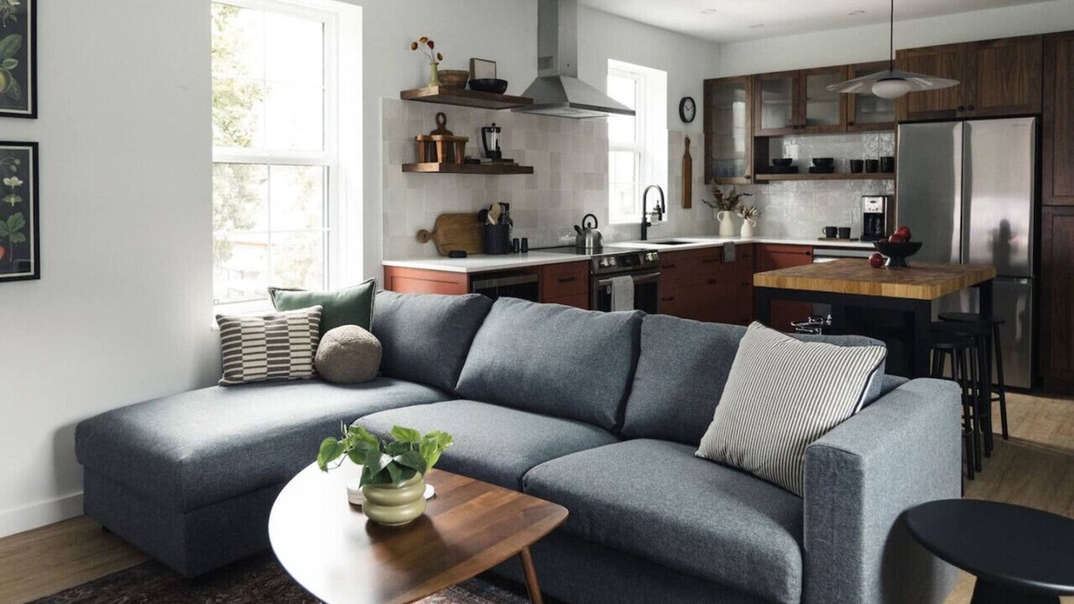 Kaslo Condo | Modern 2 bedroom apartment located in a building built in 1896