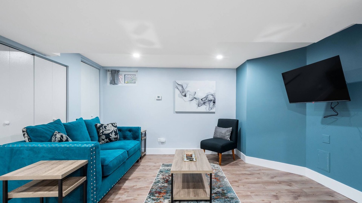 West Ridge Apartment | Modern, 2-bedroom apt., 15 minute drive to Lake Michigan, FREE parking spot.