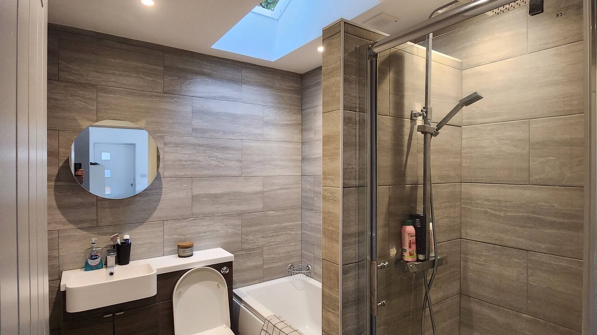 Hitchin House | Modern 2 Bedroom Bungalow with patio and parking close to Hitchin Station