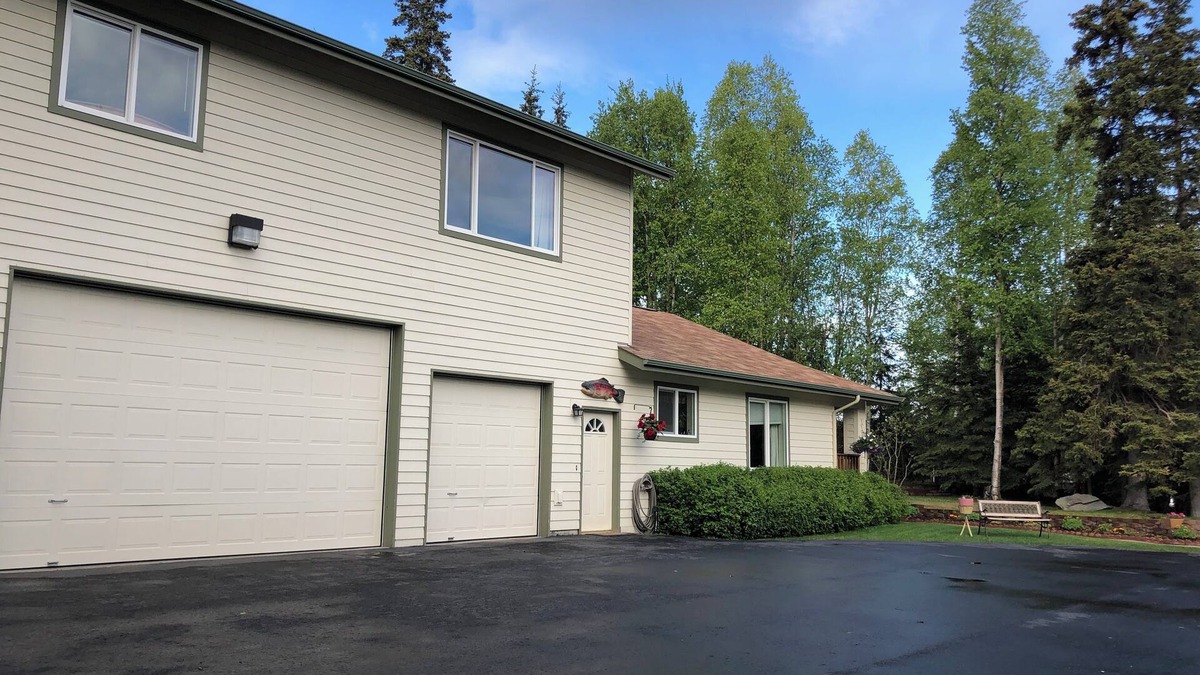 Huffman - O' Malley Apartment | Modern 2-bedroom corporate apartment with WiFi, fitness room in South Anchorage