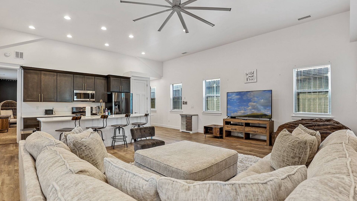 Flagstaff House | Modern 2 bedroom home with free parking